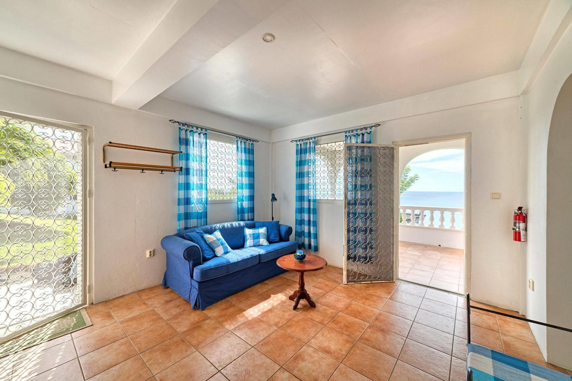 Caribbean Sea View Holiday Apartments Méro Екстериор снимка