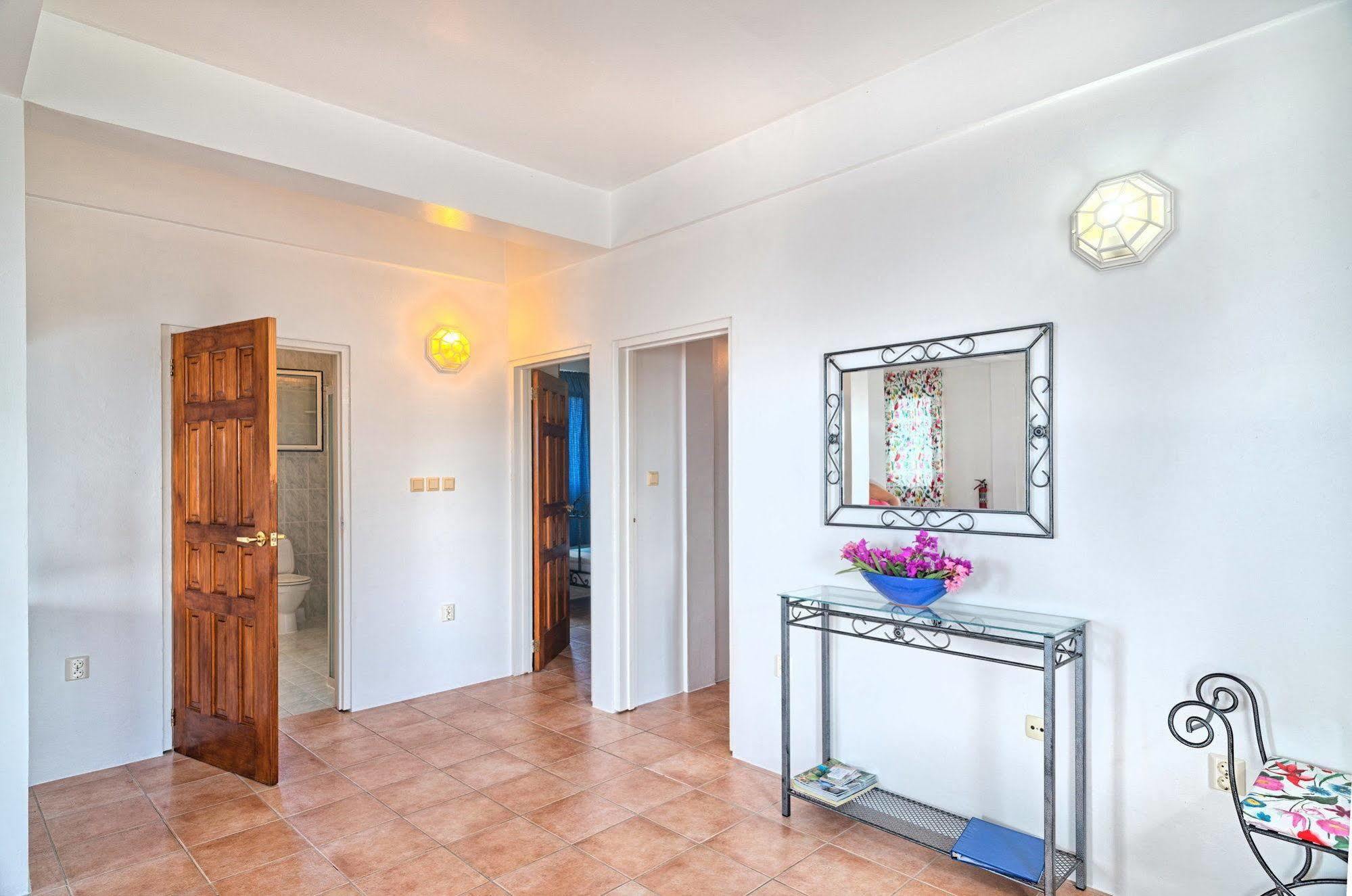 Caribbean Sea View Holiday Apartments Méro Екстериор снимка