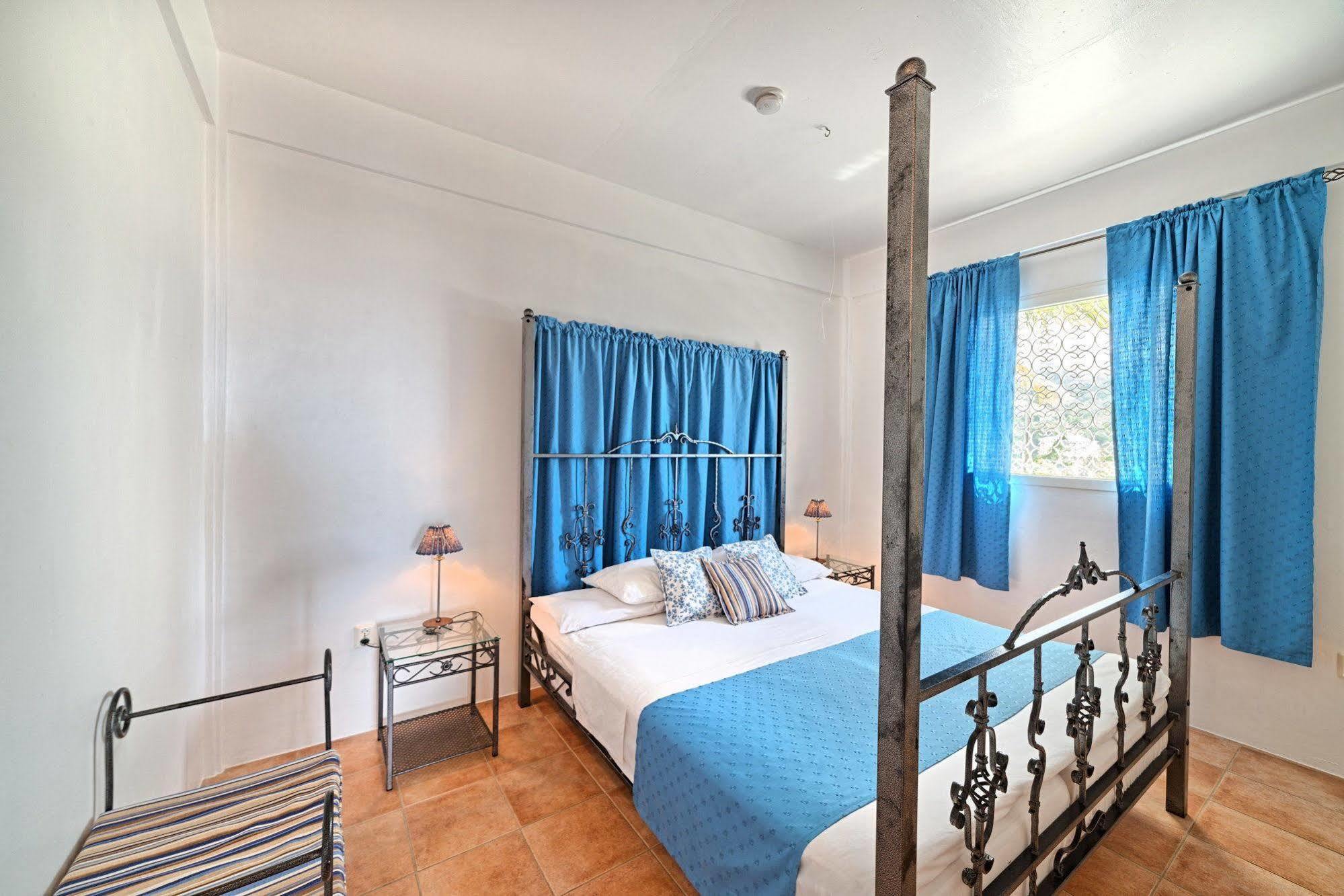 Caribbean Sea View Holiday Apartments Méro Екстериор снимка