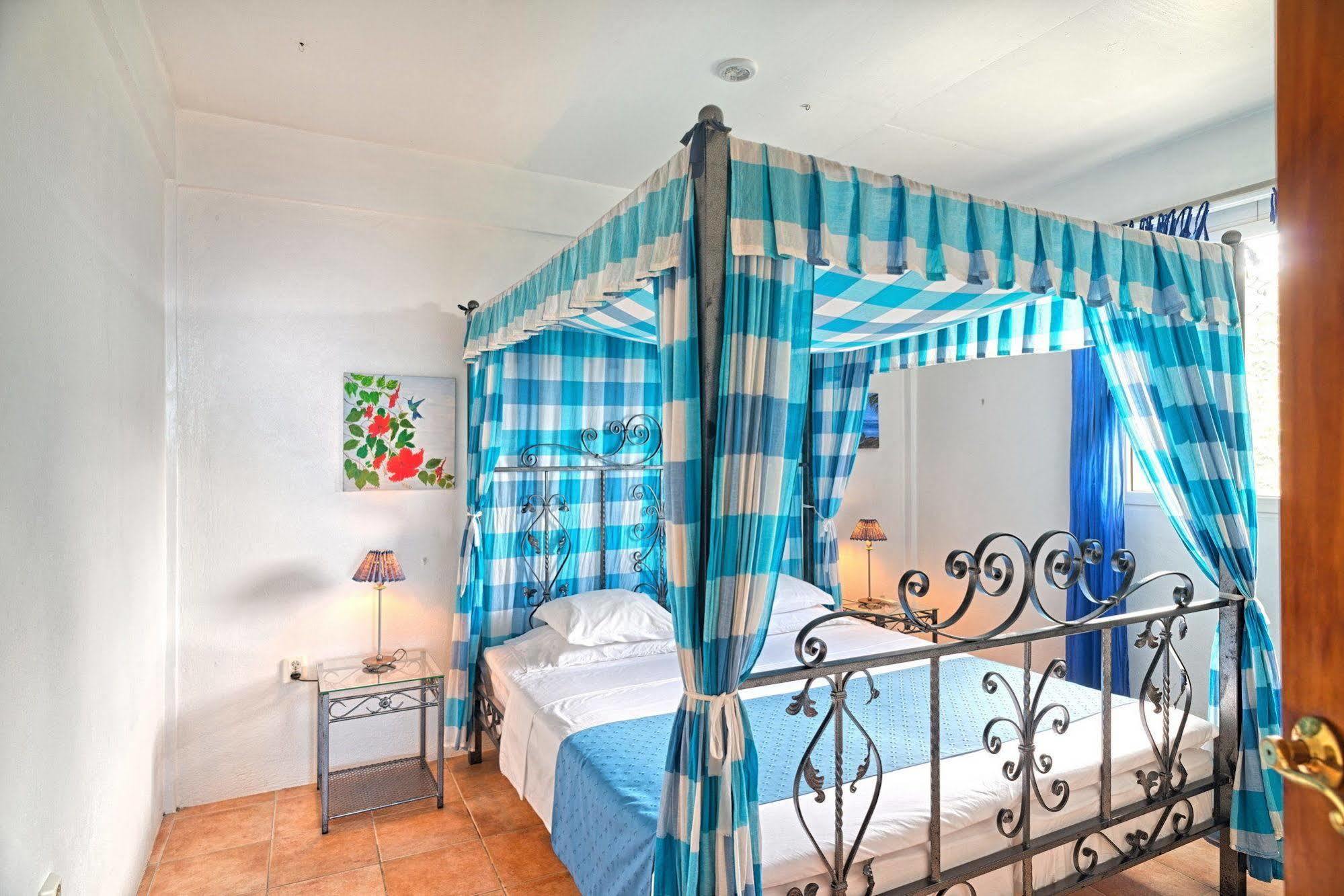 Caribbean Sea View Holiday Apartments Méro Екстериор снимка