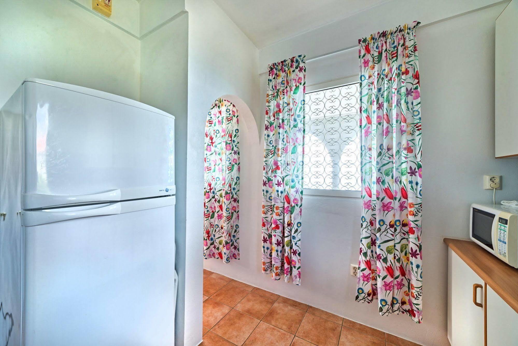 Caribbean Sea View Holiday Apartments Méro Екстериор снимка