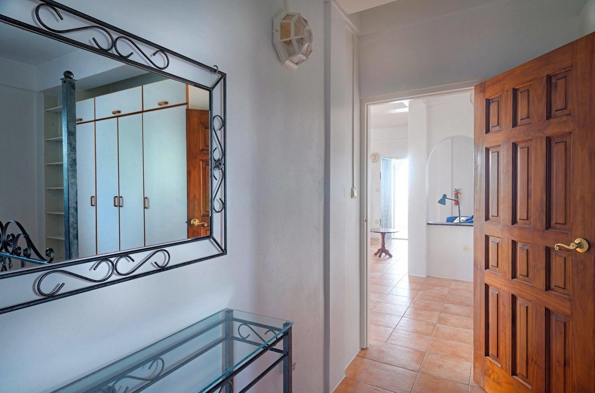 Caribbean Sea View Holiday Apartments Méro Екстериор снимка
